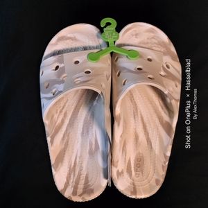 Crocs Unisex Classic Sandals, Tan/White size M4/W6.